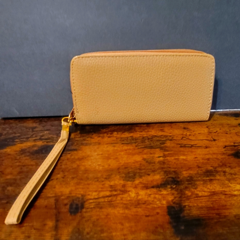 Clutch wallet Beige